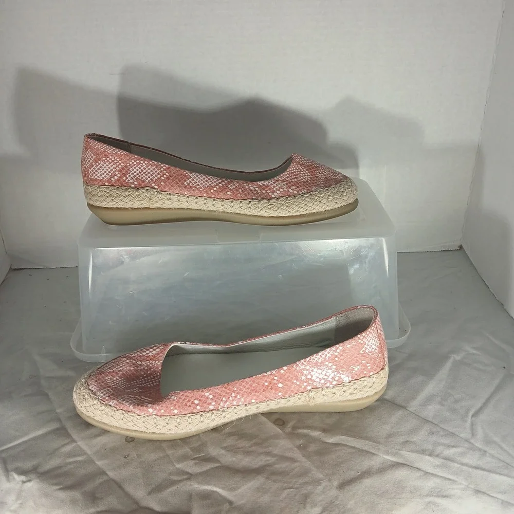 Cliffs by White Mountain Cooler Flats 8M Pink Snakeskin Espadrille‎ Slip On Boho